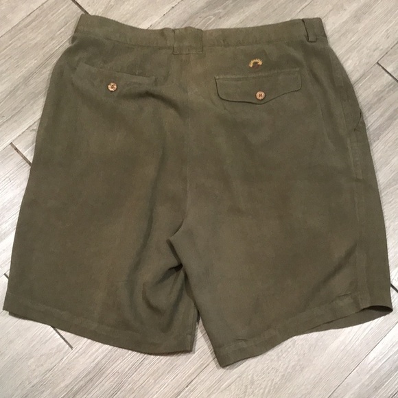 Tommy Bahama Olive Green Pleated Front 100% Silk Shorts size 34 - Picture 2 of 8